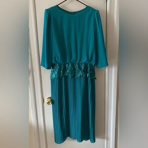 Miss Elliette Vintage Pleated Teal Midi Dress with Lovely Lace Overlay (Large)